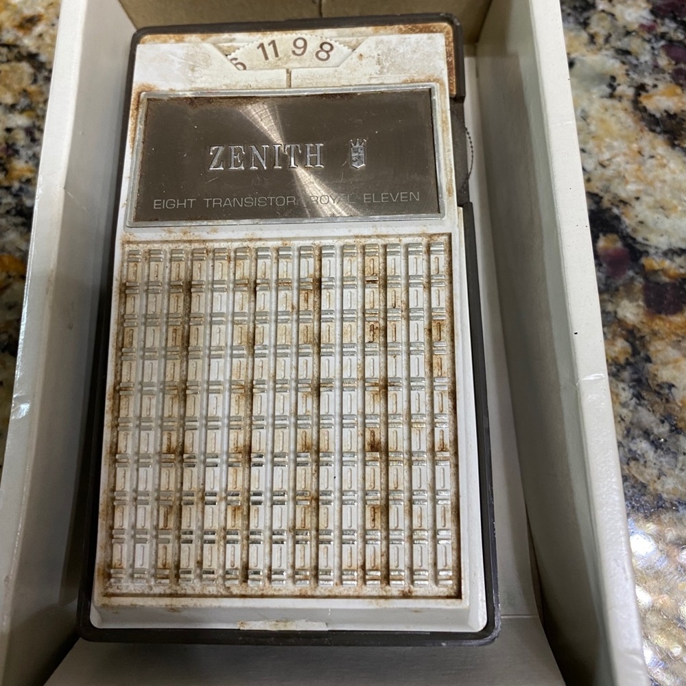 Zenith Royal Eleven  Pocket Transistor Radio
